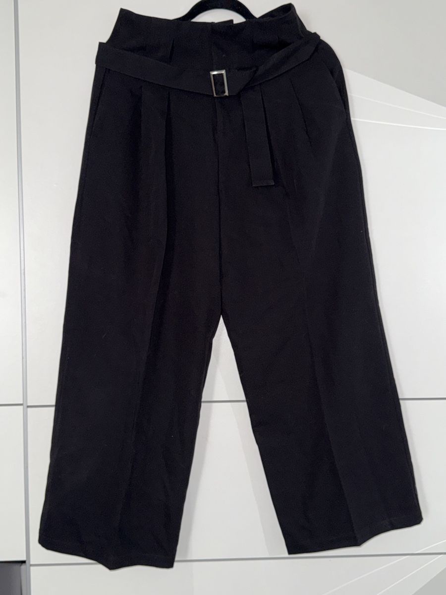 Pantaloni: Schwarze Culotte-Hose mit Gürtel – Usato da Schlieren venduto da kle_dis