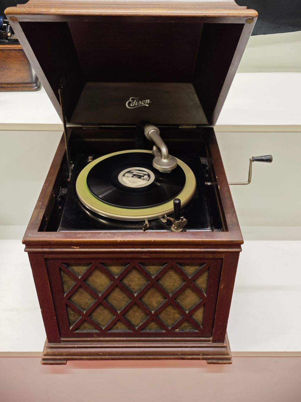 Edison Giradischi: Edison Diamond Disc Phonograph (Videolink) – Usato da Schönenwerd venduto da Swissmusicbox