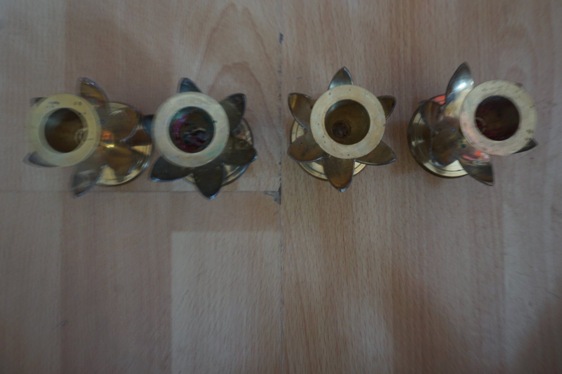 Portacandele: 4er Set Kerzenhalter Messing Blumenform Vintage – Usato da Zürich venduto da einalemjena 1