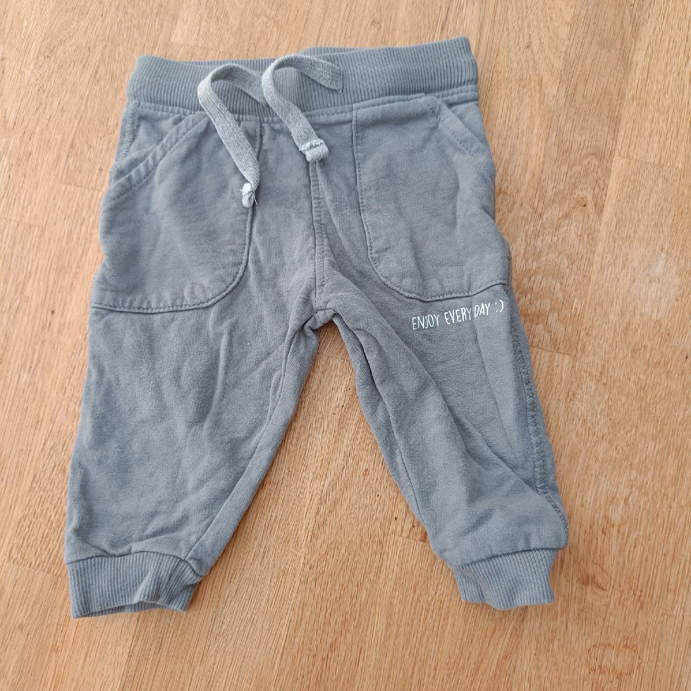 Pantalons: Hose Grösse 68 – D'occasion à Jaberg par urig17.