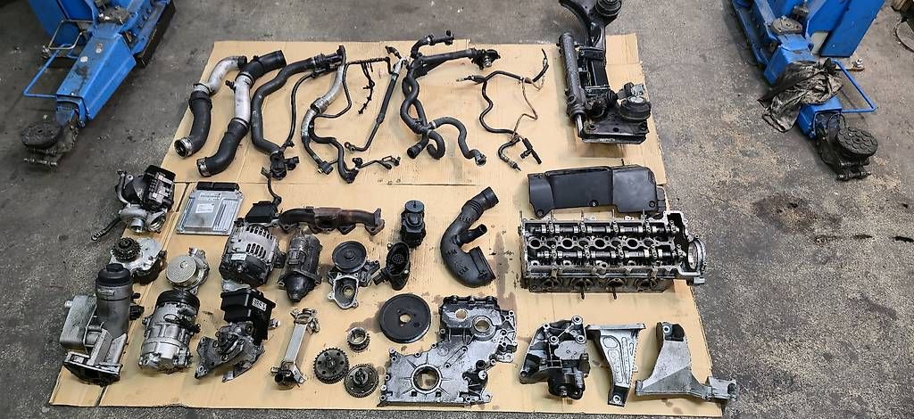 Tutti pezzi di ricambio auto: Bmw e46 320d Motor Teile  – Usato da Niedergösgen venduto da Zecinha 1