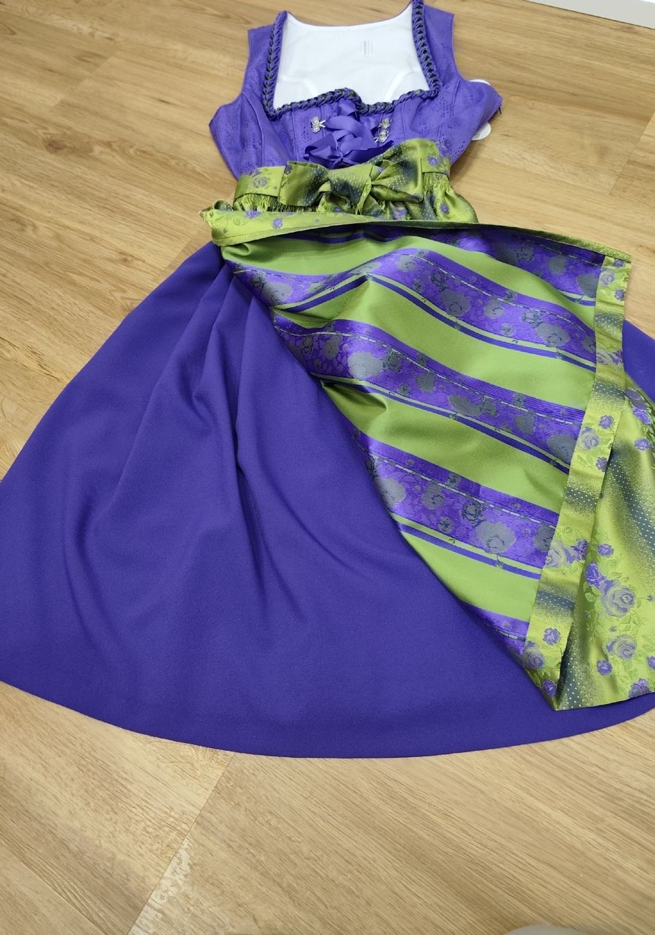 Vestiti: Dirndl Gr. 44, Country Line, neuwertig – Nuovo (secondo la descrizione) da Dussnang venduto da Rosenfee50 1