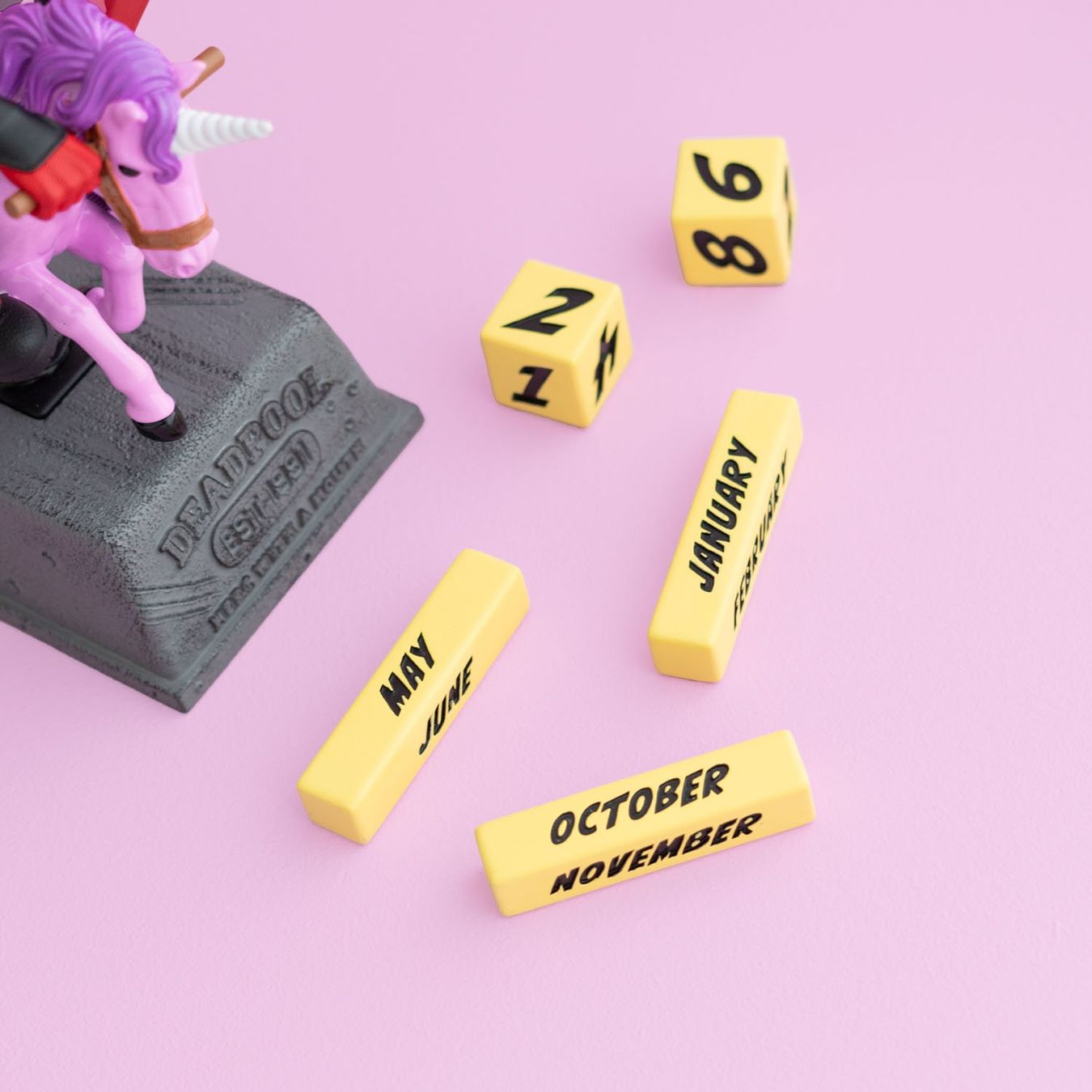 Figuren: Deadpool Calendrier perpétuel 3D – Neu und originalverpackt aus St-Imier von ATTAKSHOP 4