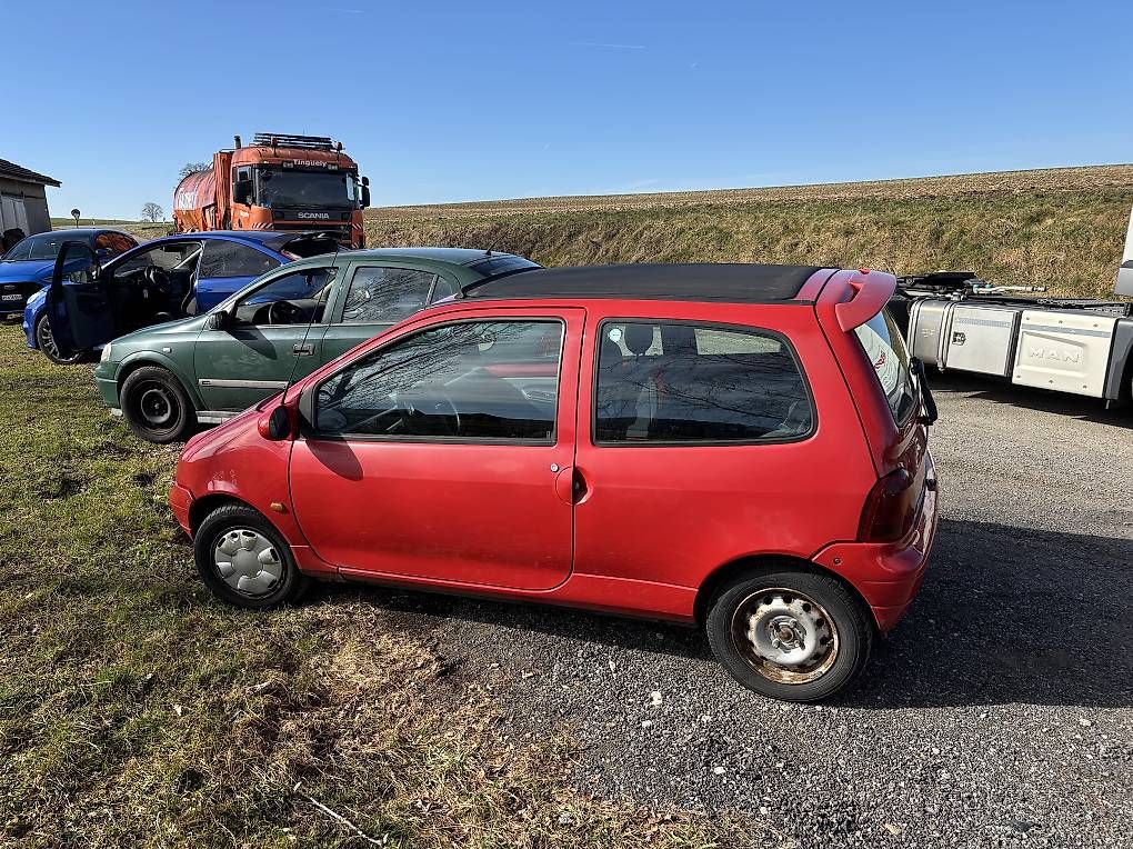 Renault Automobili: Renault Twingo à vendre POUR PIECES – Usato da Lausanne venduto da Bibopp1004 1