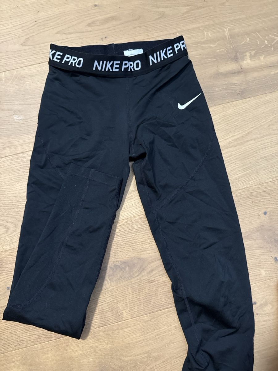 Nike Strümpfe & Strumpfhosen: Nike Pro Tights Damen – Gebraucht aus Schiers von lyn_w7pp