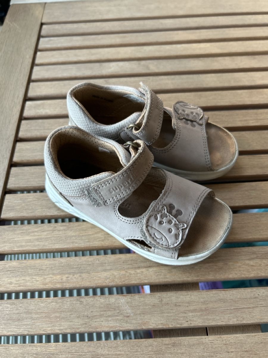 Superfit Chaussures filles: Superfit Sandalen Gr 25 – D'occasion à Zürich par cloud_303