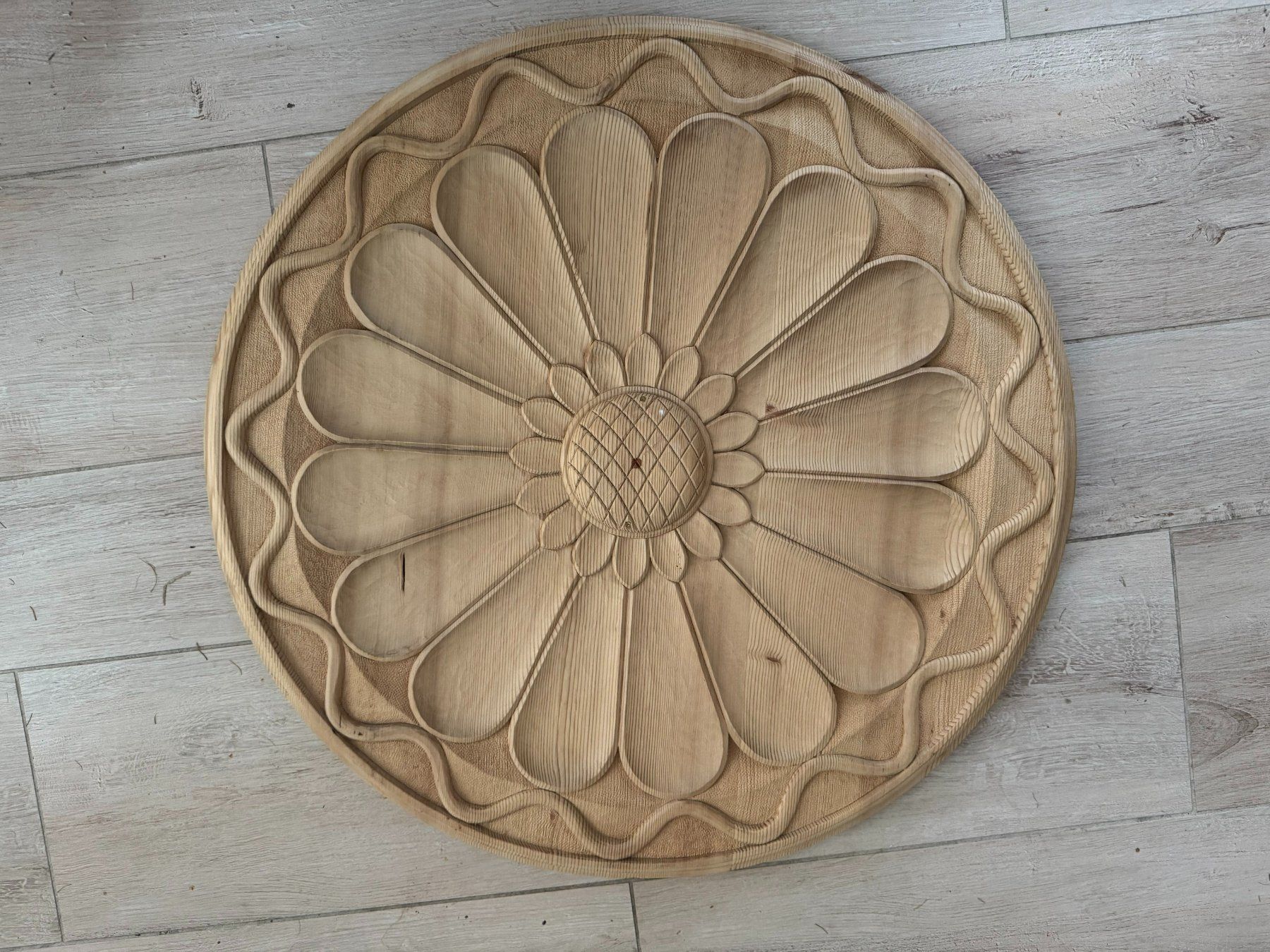 Tutte le decorazioni: Holzschnitzerei Blume rund Dekoration – Usato da Vaduz venduto da Greenturtle