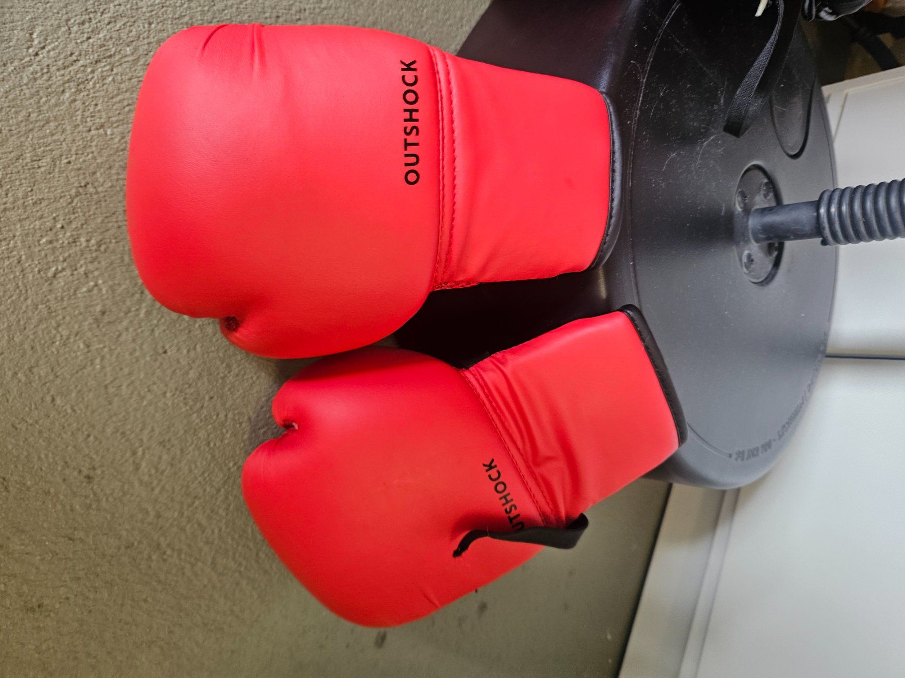 Decathlon Sacchi da boxe: Punching Ball mit Handschuhen gebraucht/Kinder & Jugendliche – Usato da Kollbrunn venduto da tsrg2013 2