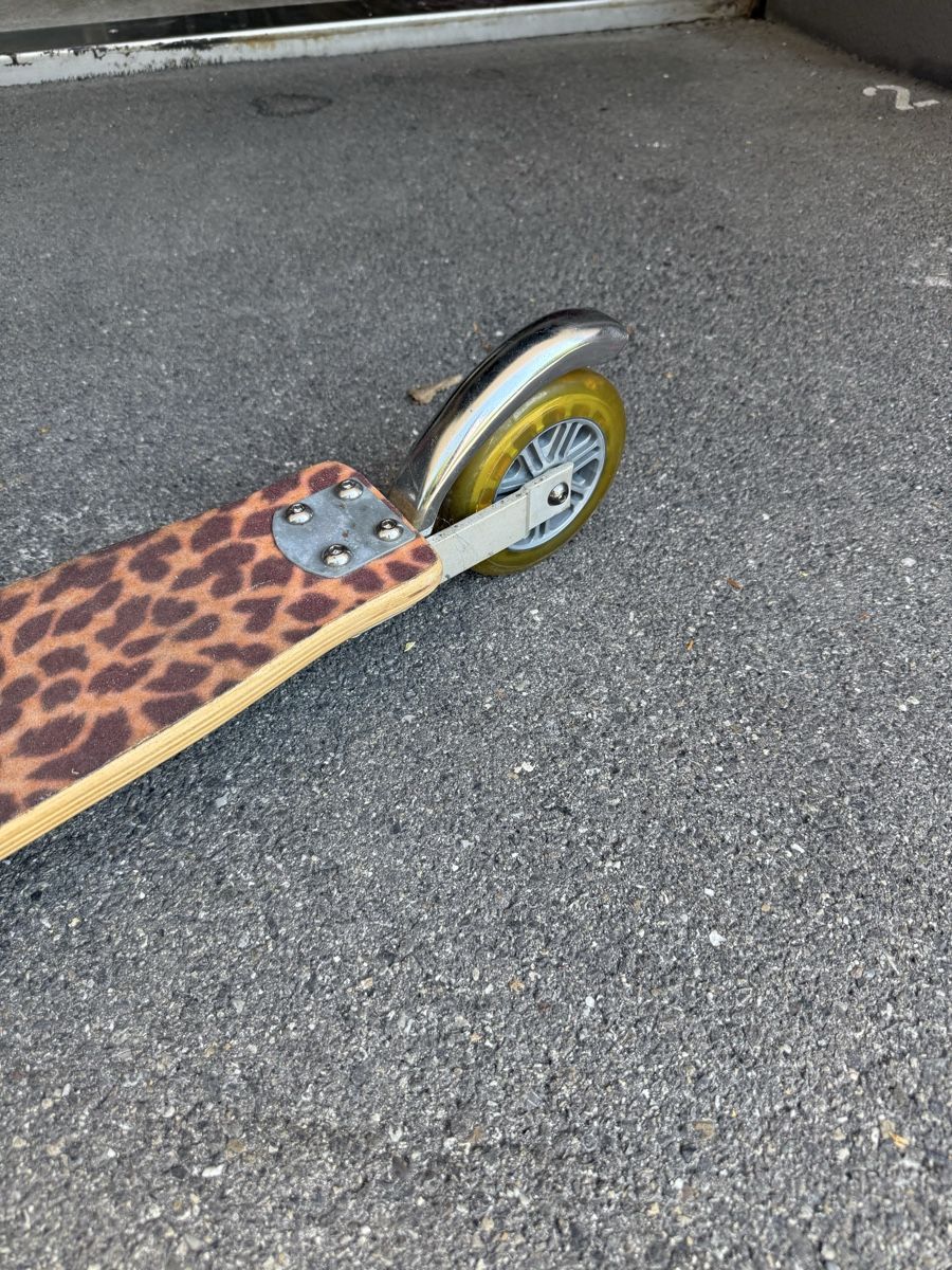 Fahrzeuge für Kinder: Kinderroller mit Leo-Muster, 3 Räder - Top Zustand! – Gebraucht aus Bern von Spomme 3