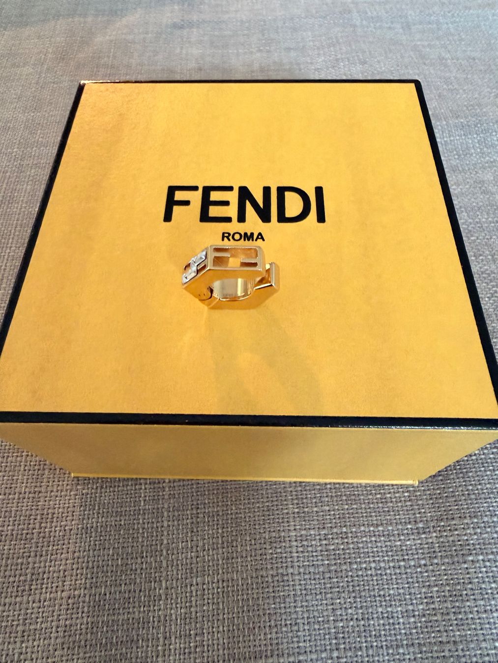 Fendi Orecchini pendenti & Orecchini a lobo: Fendi Earcuff, Monoohrring, Ohrring – Nuovo e nell'imballaggio originale da Zollikofen venduto da Danijela1983 4