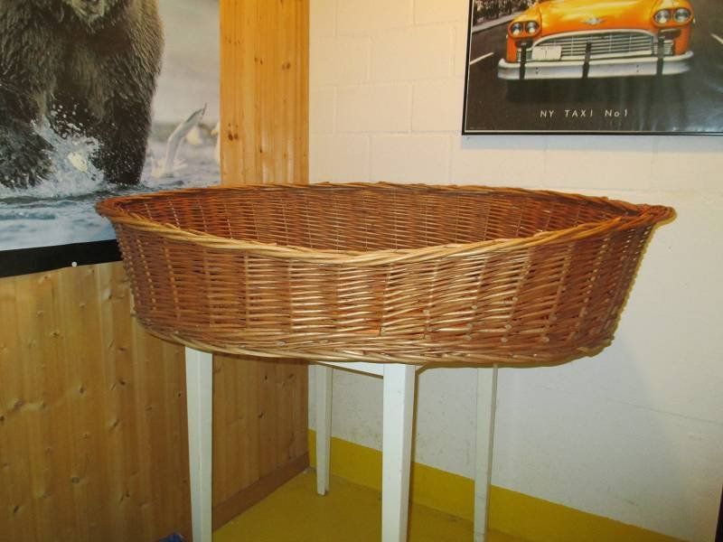 Niches, paniers: Hunde Korb – D'occasion à Rubigen par Ziegelmatt 1