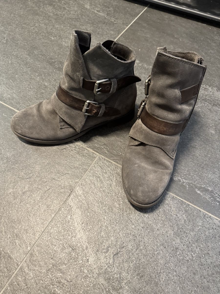 Scarpe da donna: stivaletti in pelle – Usato da Brione Verzasca venduto da mpro_23 2