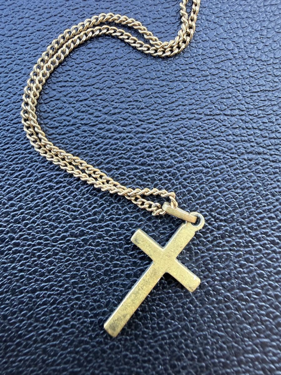 Ketten: Pendentif croix dorée strassé  avec chaînette – Gebraucht aus Les Bayards von aout 1
