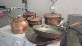 Lot ancien en cuivre  casseroles, poêles et bouilloire