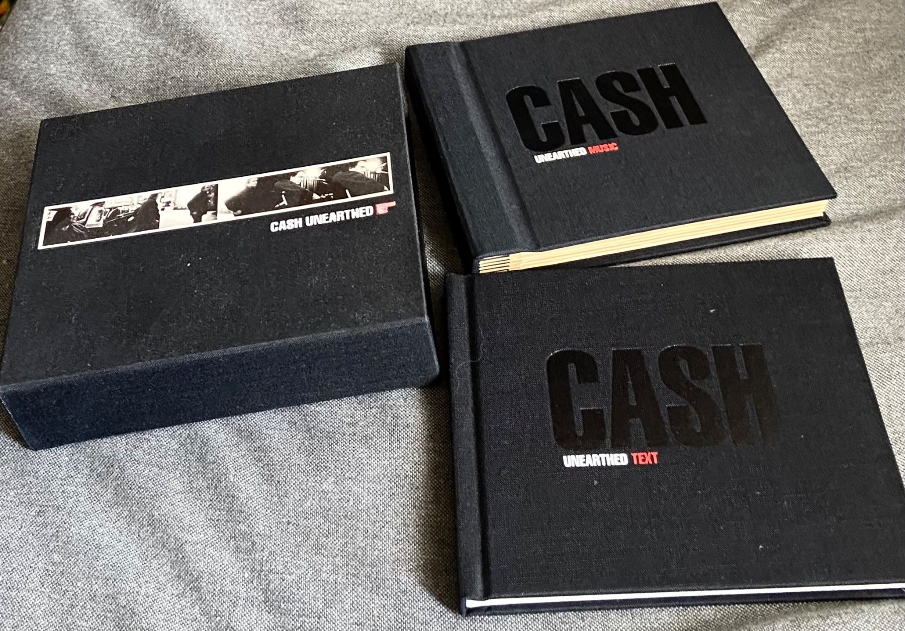 CDs: Johnny Cash - CASH UNEARTHED - Boxset mit 5 CDs – Gebraucht aus Luzern von  1