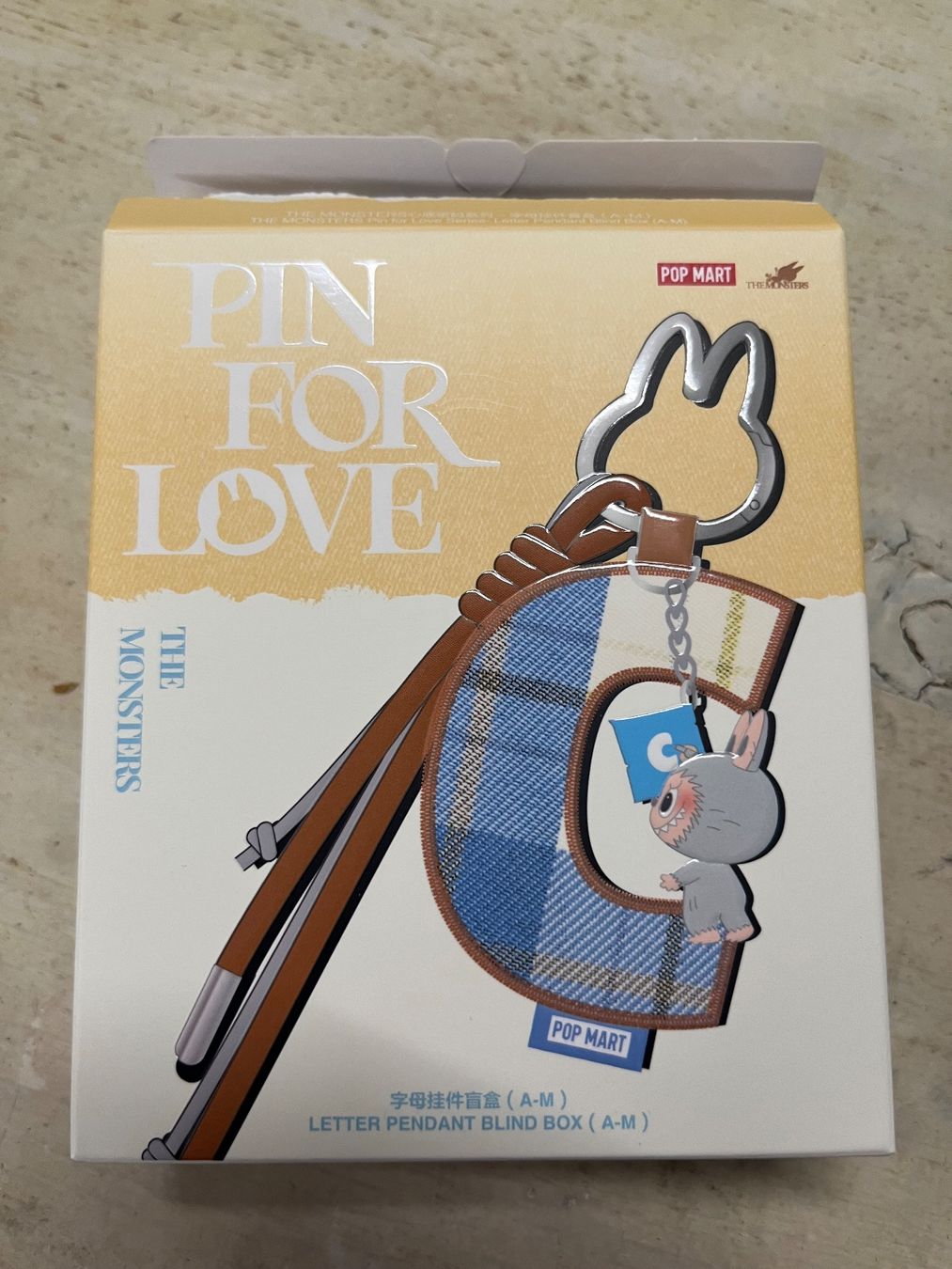 Placchette & Badge: Pin for Love Labubu Buchstabe E – Nuovo (secondo la descrizione) da Jonen venduto da Sevenb