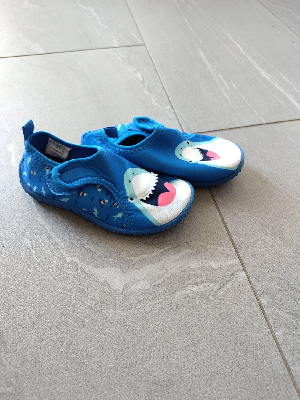 Scarpe per ragazzi: Badeschuhe mit Klett (Gr. 26) – Usato da Reichenburg venduto da DerUhu 1