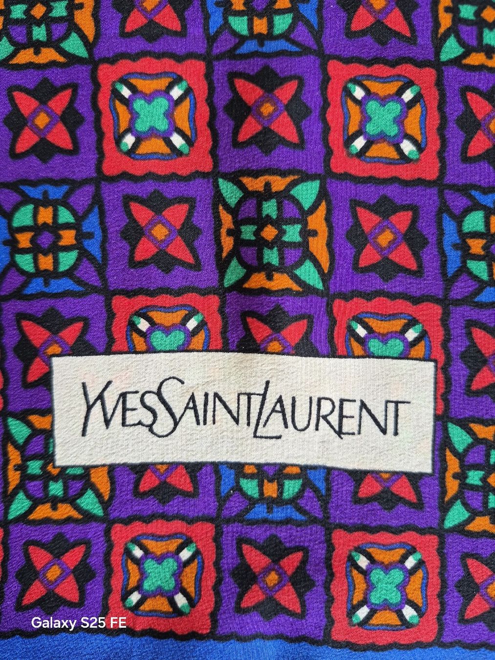Saint Laurent Foulards, Tücher & Schals: Grand Foulard YSL  – Neu (gemäss Beschreibung) aus Bern von dasgesuchtobjekt 2