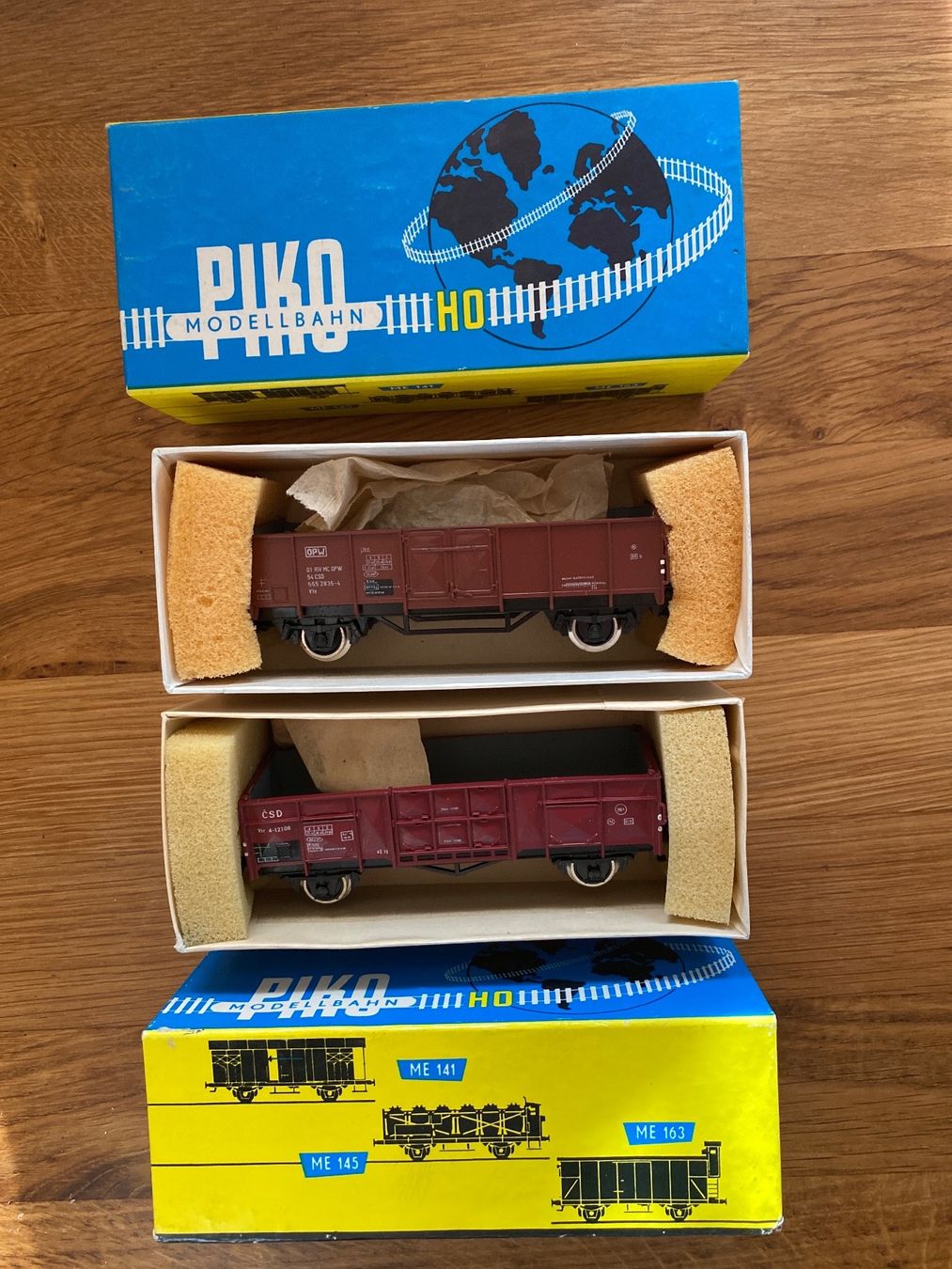 Piko Modellini di ferrovie: 2 Güterwagen H0 von Piko – Nuovo e nell'imballaggio originale da Frauenkappelen venduto da leola1973