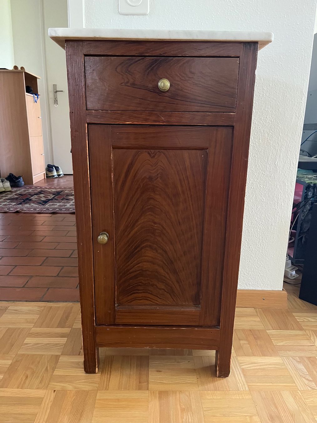 Comodini: Grossmutters Nachttischschrank – Usato da Meilen venduto da Mofline