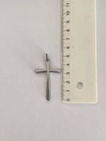 Pendentif en croix argenté 