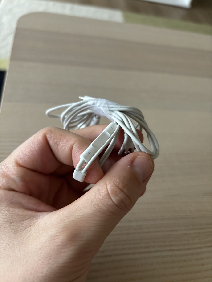 Cuffie: Apple EarPods Lightning mit Mikrofon Original – Usato da Trimbach venduto da fro_2ztm 2