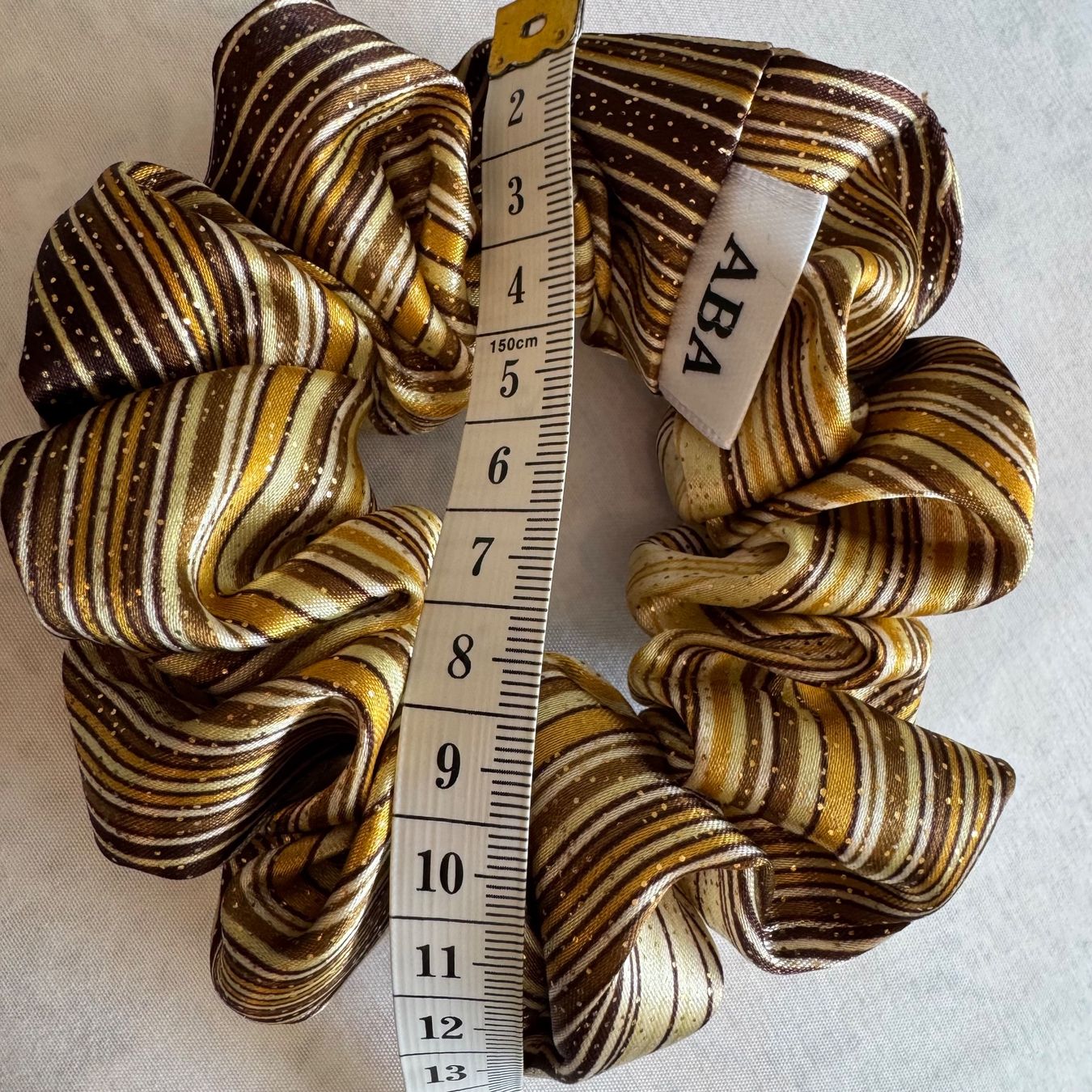 Accessori per capelli: Seide Scrunchie - Elegant und Sanft - Handmade - Neu! – Nuovo e nell'imballaggio originale da Vals venduto da ABA-Atelier 2