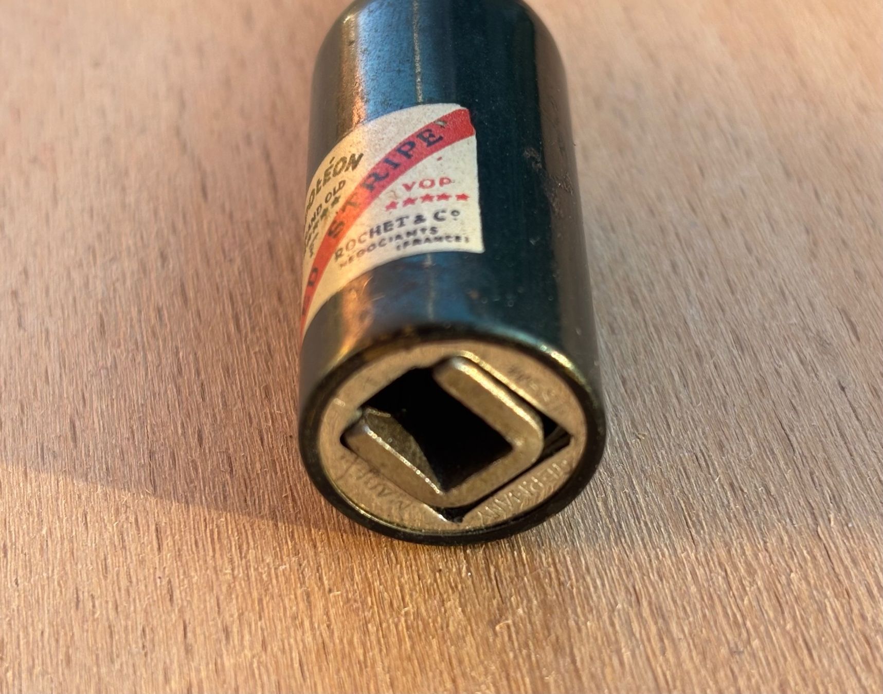 Apribottiglie & Tappi per chiusura: antiker kleiner Flaschenöffner in Form einer Flasche – Usato da Lüchingen venduto da Eeizo 4