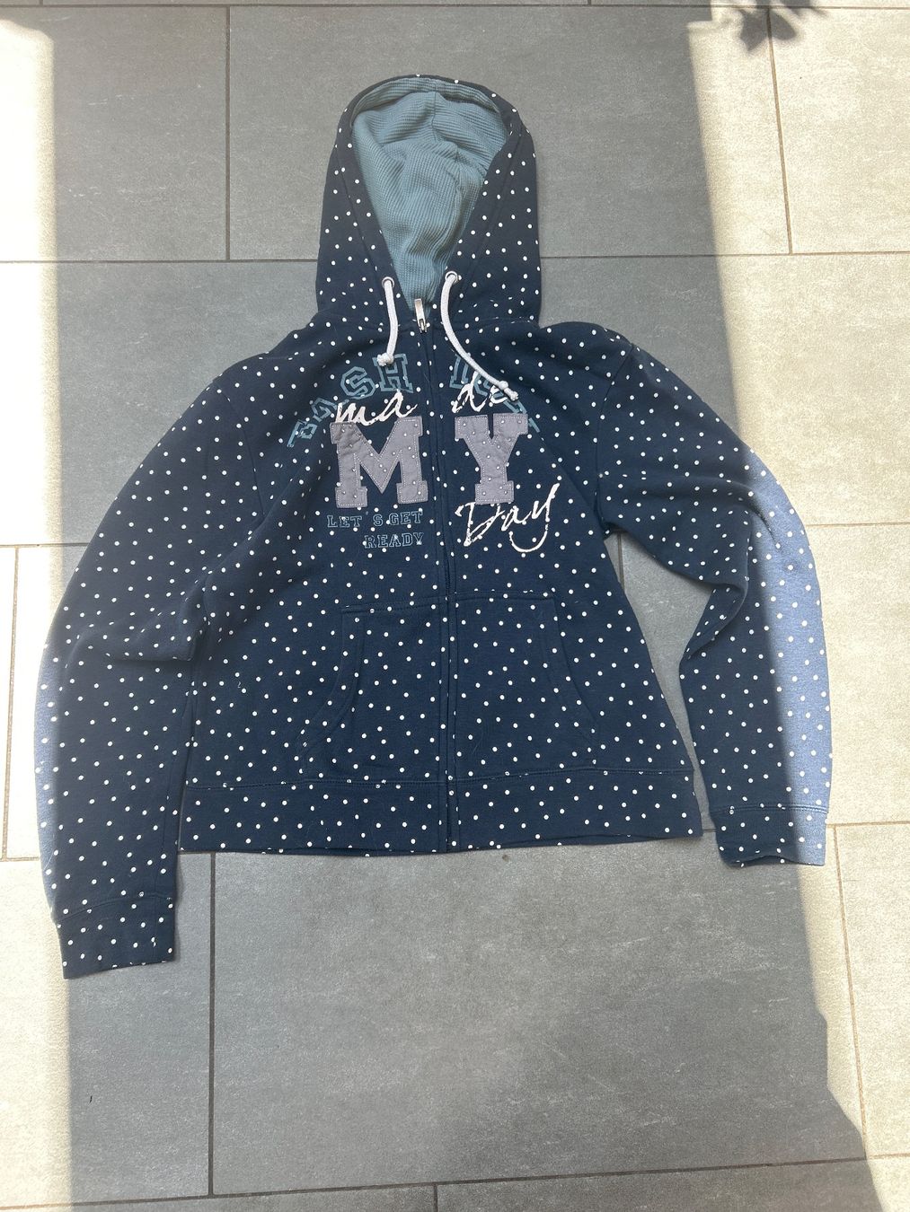 Pulls & Sweat-shirts: Kapuzenjacke Gr. M – D'occasion à Iseltwald par Waldisch