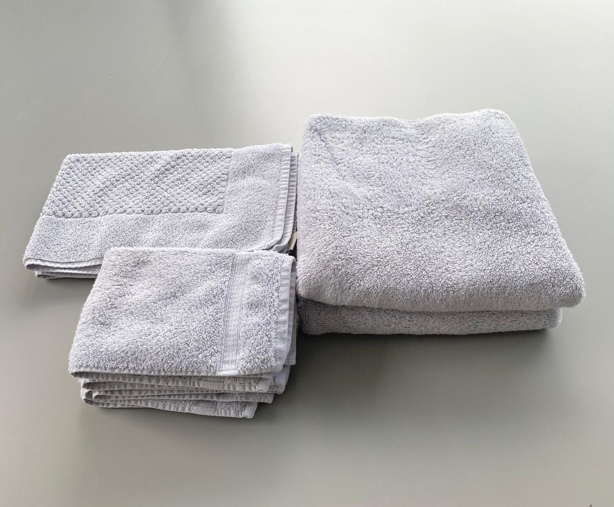 Teli da bagno: Flauschige Frottéewäsche-Set, hellgrau – Nuovo (secondo la descrizione) da Obernau venduto da SIGGEW