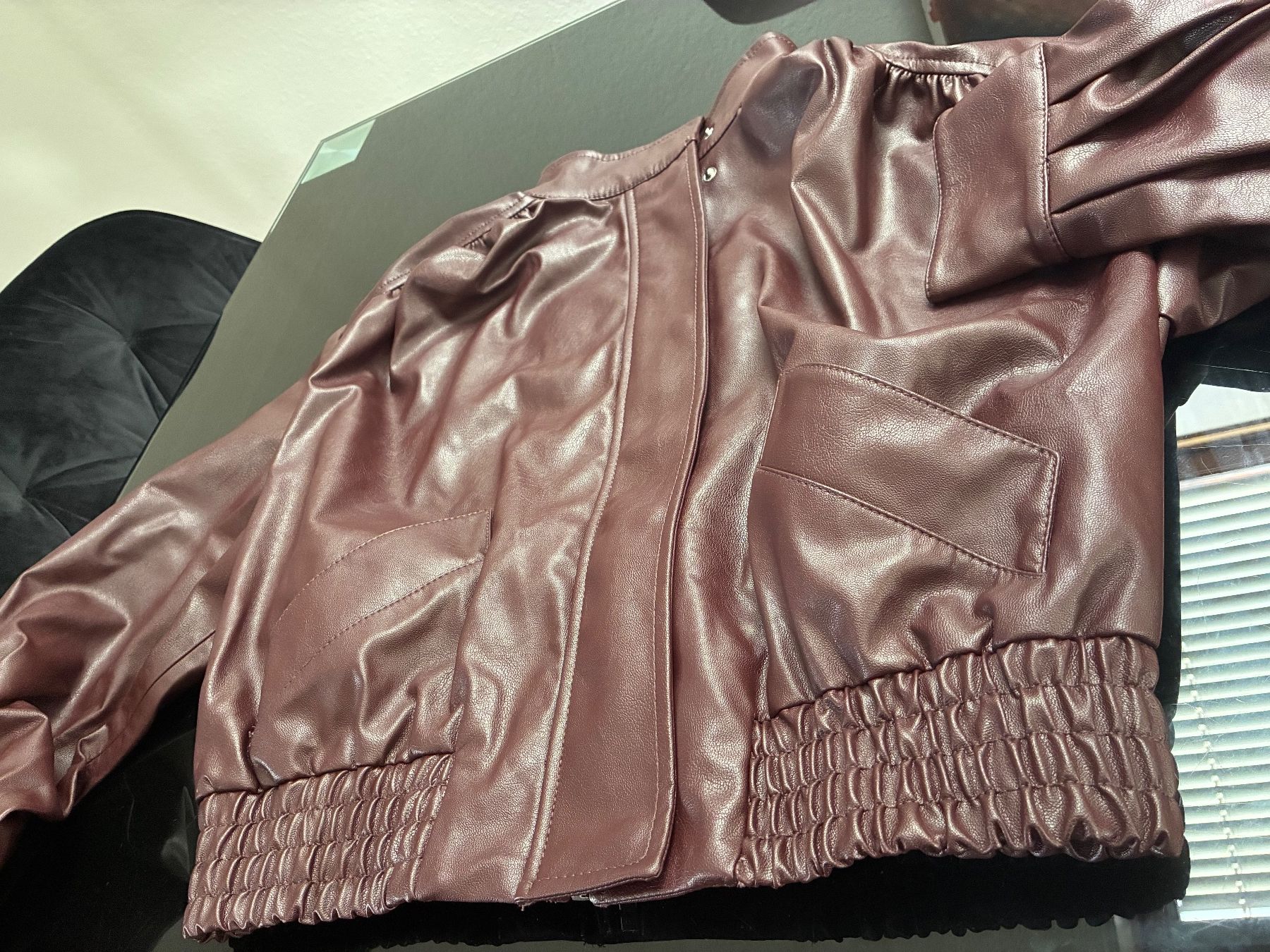 H&M Giacche: Weinrote kurze Lederjacke – Usato da Wettingen venduto da mel_2thb 3