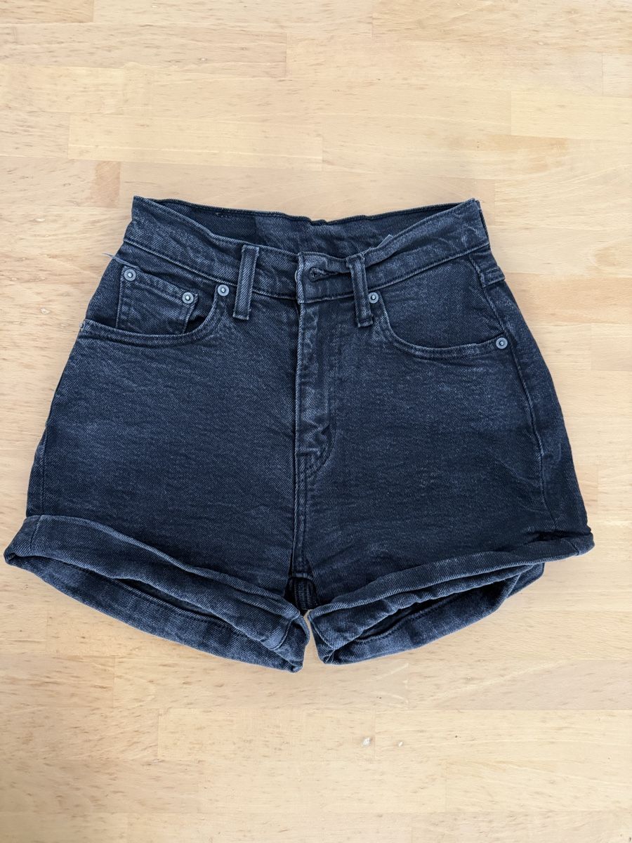 Levi's Jeans: Levis Short‘s Gr. 24 – D'occasion à Luzern par varleanhtienal