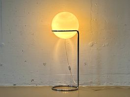 Space Age Stehlampe mit Opalglaskugel und Chromgestell, 70er