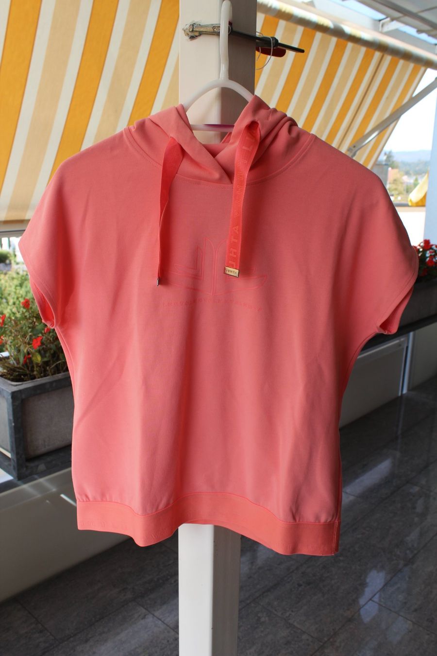 Maglioni & Felpe: Kapuzenpulli exkl. LUHTA Damen Gr. S  orange-hellrot – Usato da Oberentfelden venduto da leumar