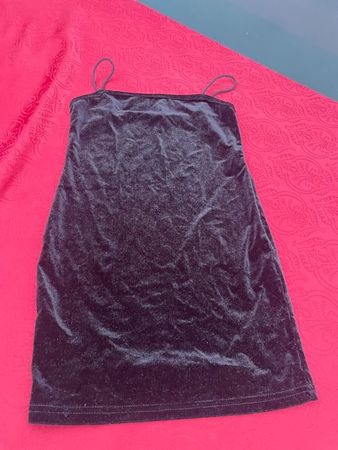 Mädchen Kleid festlich schwarz samt 134 dehnbar