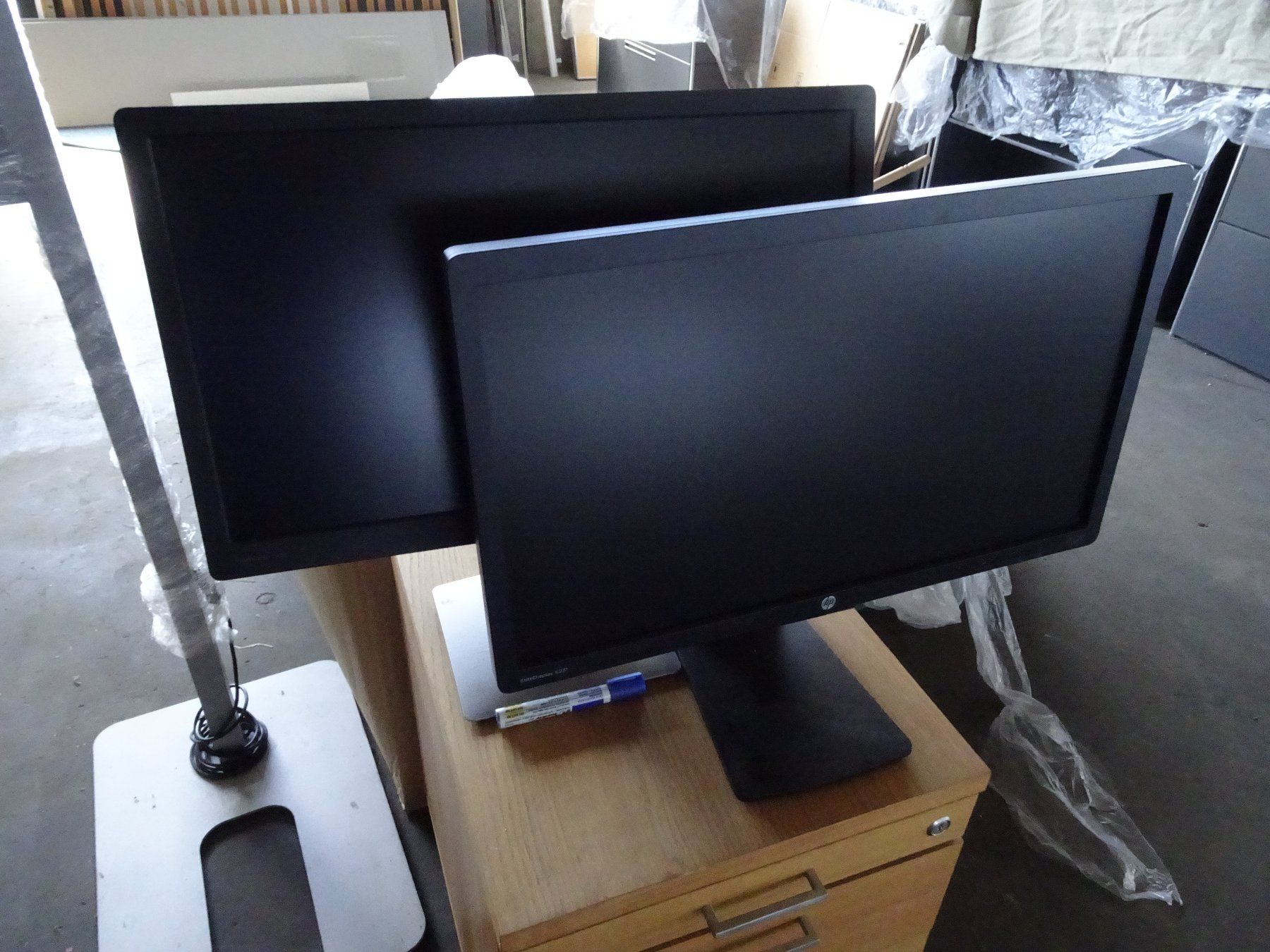 Hewlett Packard Monitore: PC Monitore HP E231 4er Set + 7 einzelne HP Monitore – Gebraucht aus Wädenswil von verebe 3