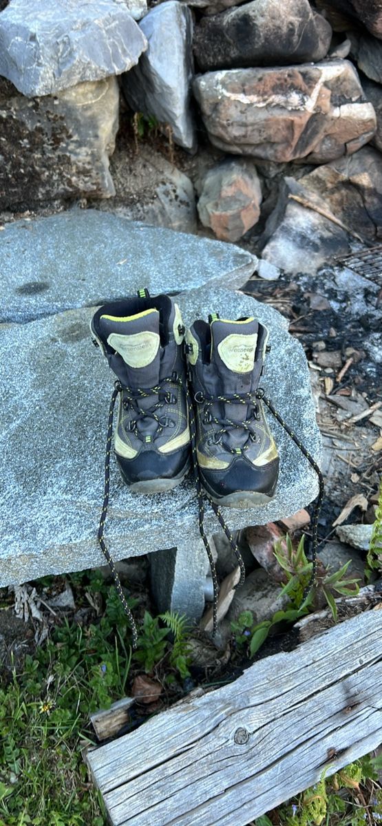 Scarpe per ragazzi: Chaussures enfants tail 32 – Usato da Villars-sur-Ollon venduto da safarte01 1