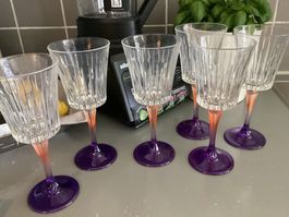 6 x ELEGANTE WEINGLÄSER mit farbigem Stiel