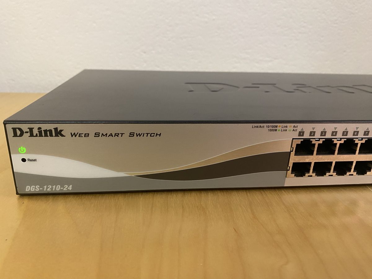 Dlink Hub & Switch: D-Link DGS-1210-24 Web Smart Switch, Top Zustand! – Usato da Richterswil venduto da Elibeni1 1
