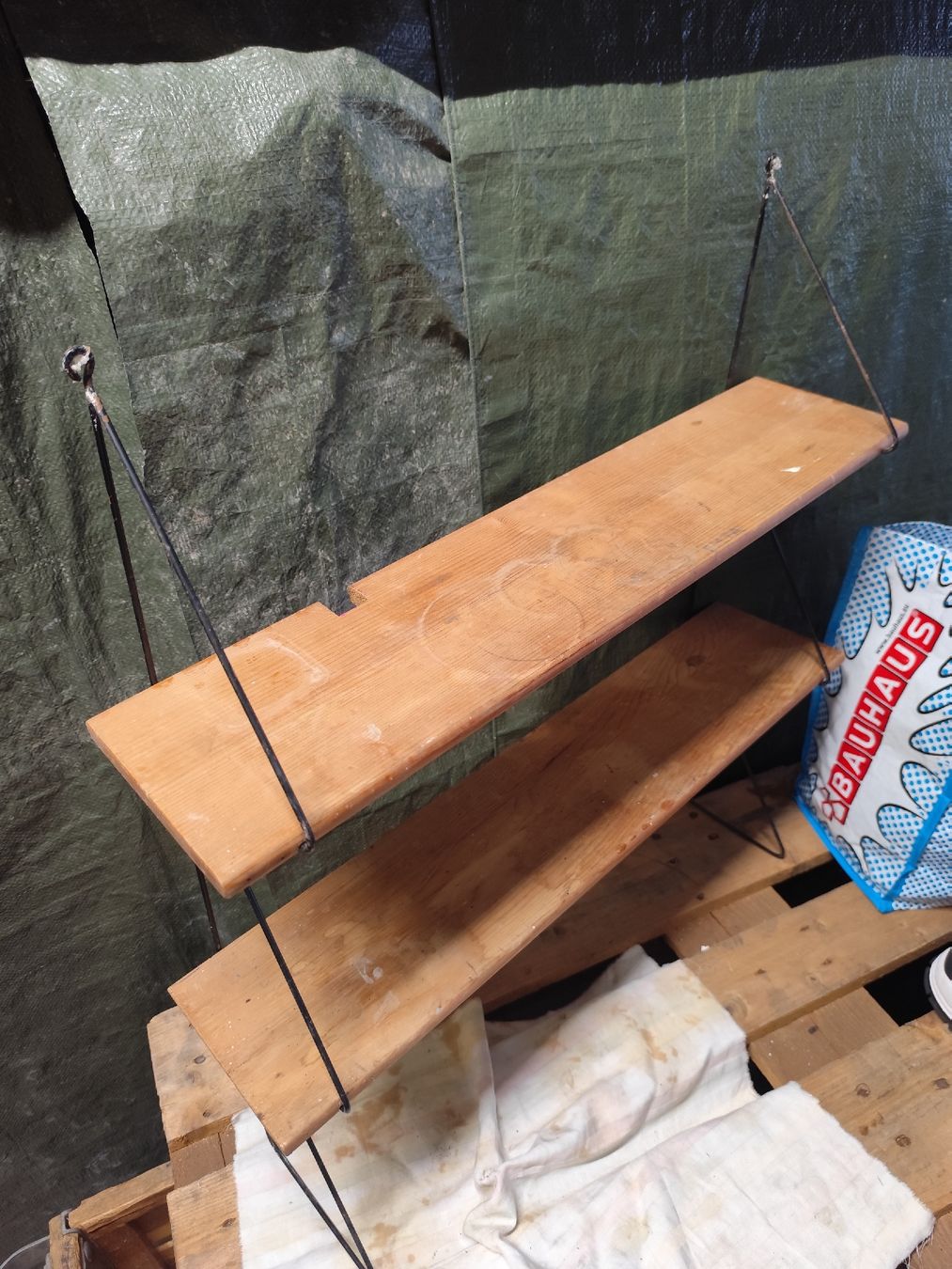 Scaffali: Stringwandregal Holz mit Metallhalterung gebraucht – Usato da Büsserach venduto da Vintage-vins 3