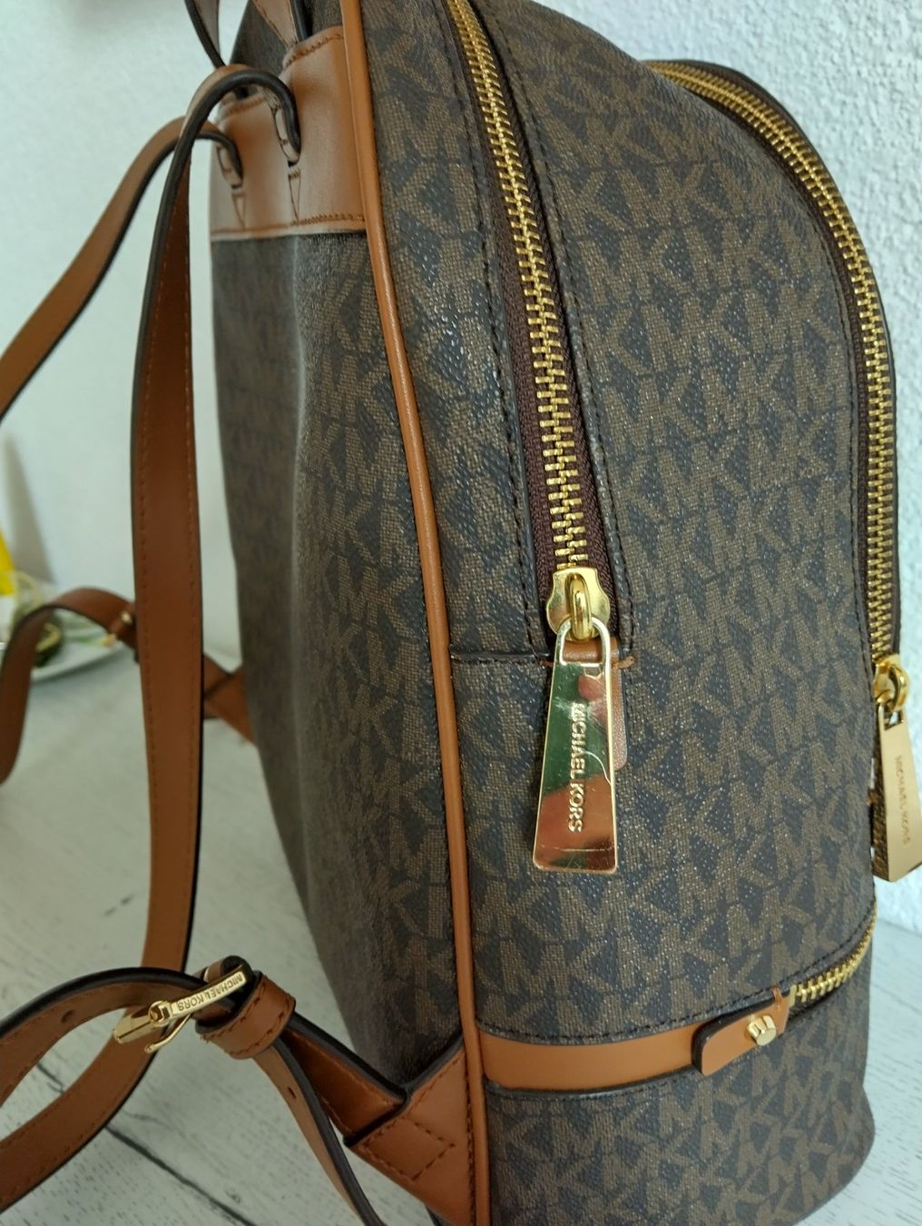 Michael Kors Sacs à dos: Michael Kors Rucksack/Tasche, braun – D'occasion à Full-Reuenthal par Ilor0309 2
