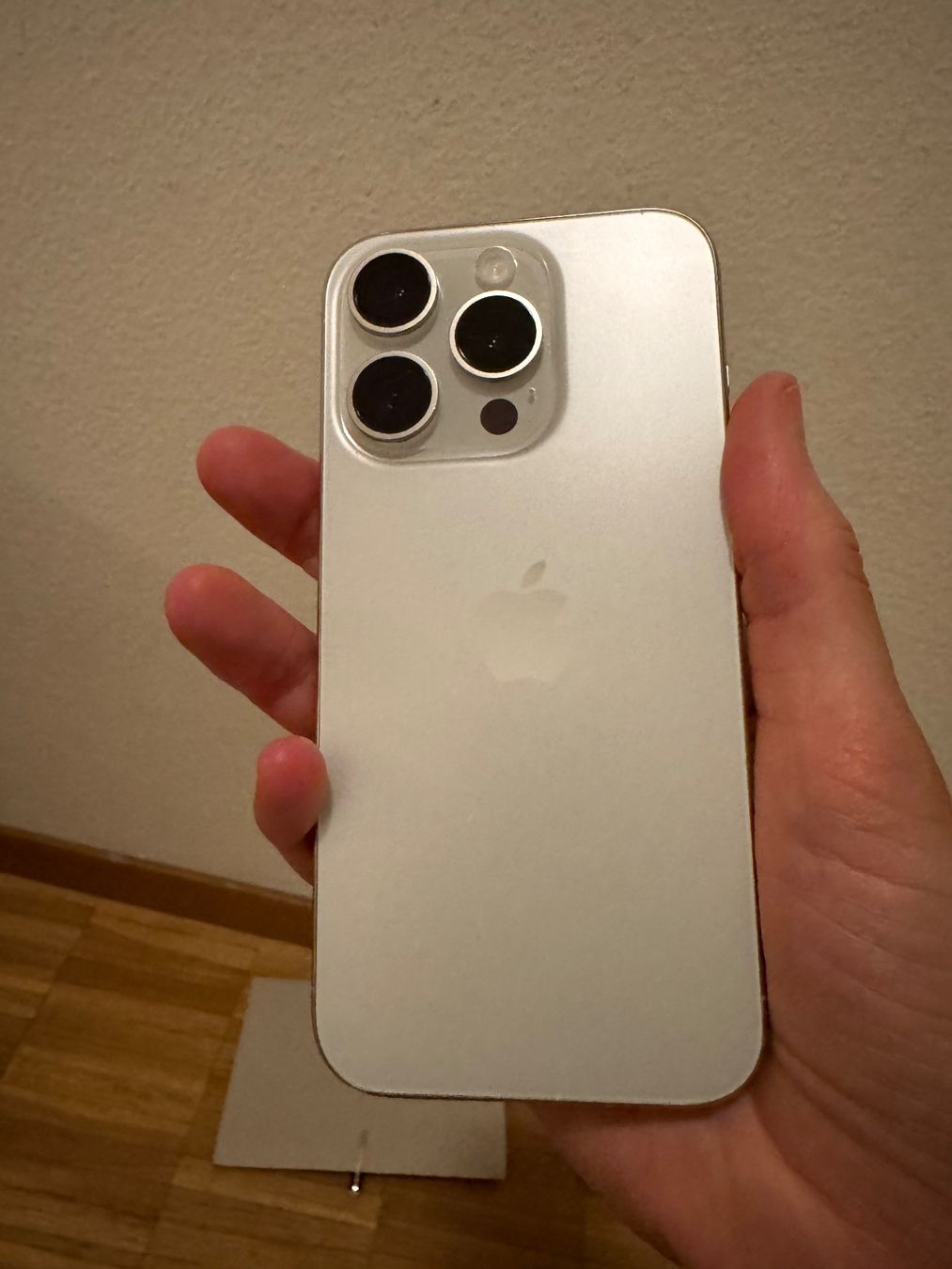 Apple Telefoni cellulari / Smartphones: Apple iPhone 15 Pro Smartphone gebraucht mit Verpackung – Usato da Zürich venduto da sofiaalpac 2