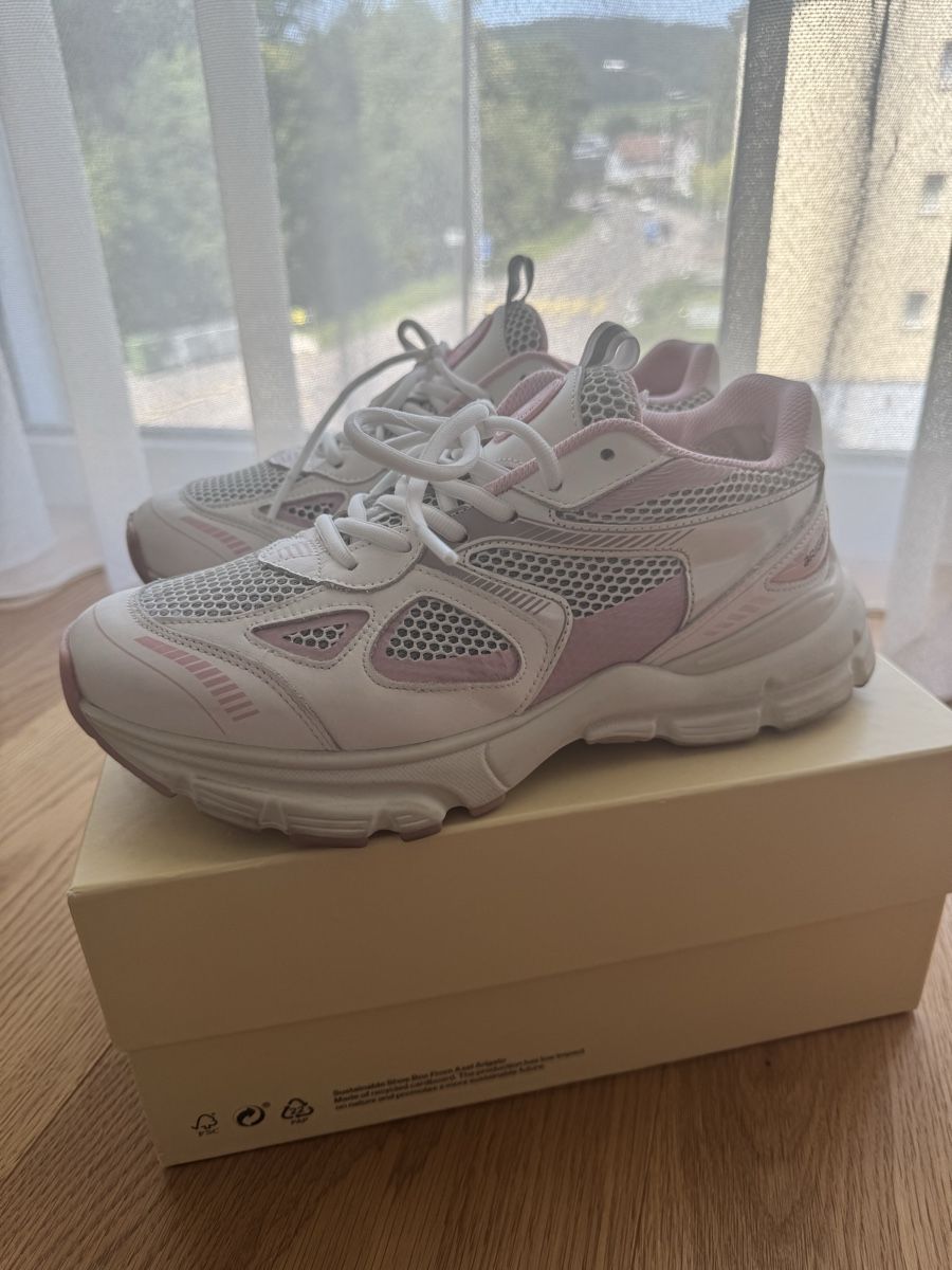 Axel Arigato Scarpe da donna: Axel Arigato Marathon Runner Sneakers Pink – Usato da Fahrweid venduto da meded 2