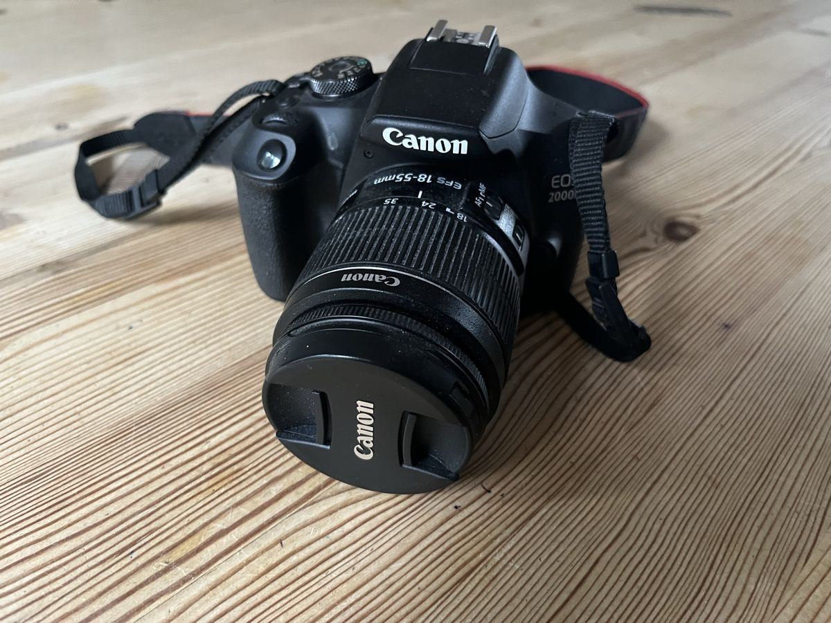Canon Fotocamera: Canon EOS 2000D Kit 18-55mm guter Zustand – Usato da Bern venduto da koerperwahrnehmung