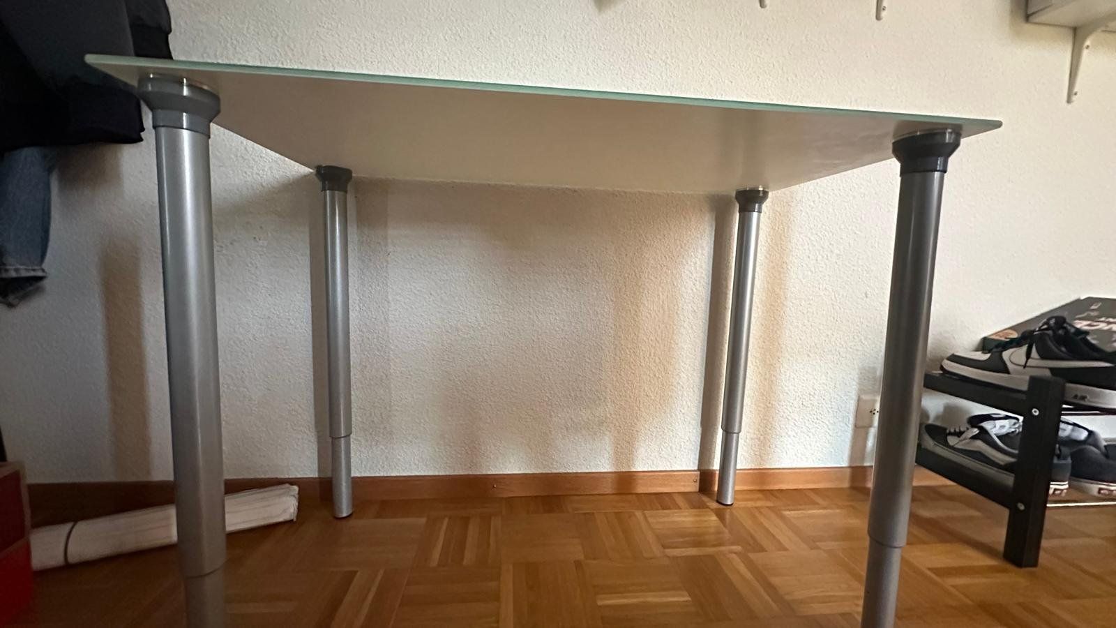 Ikea Tische: Table en Verre pâle – Gebraucht aus Yverdon von Ledraf