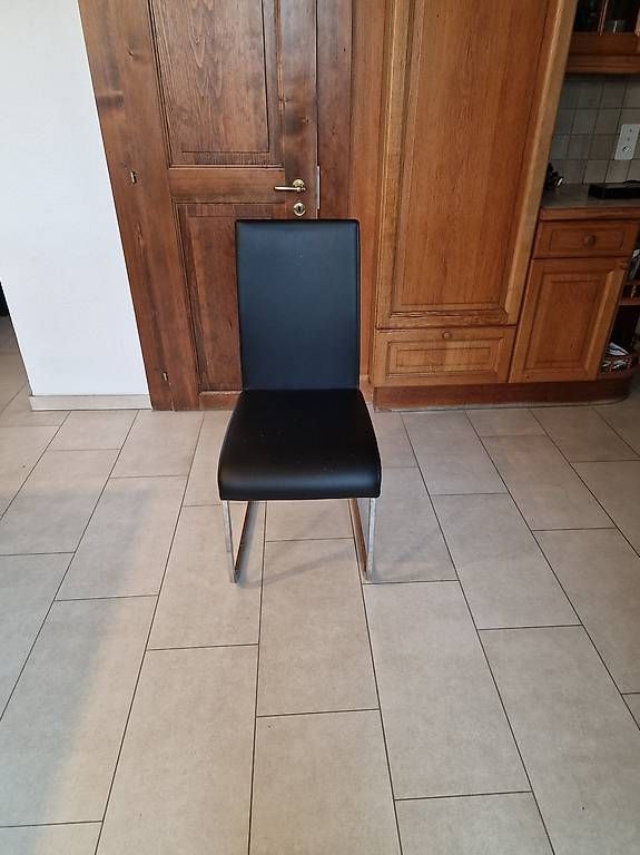 Conforama Set de table et chaises: Table à manger avec chaise – D'occasion à Lussery-Villars par fle_fp5m 2