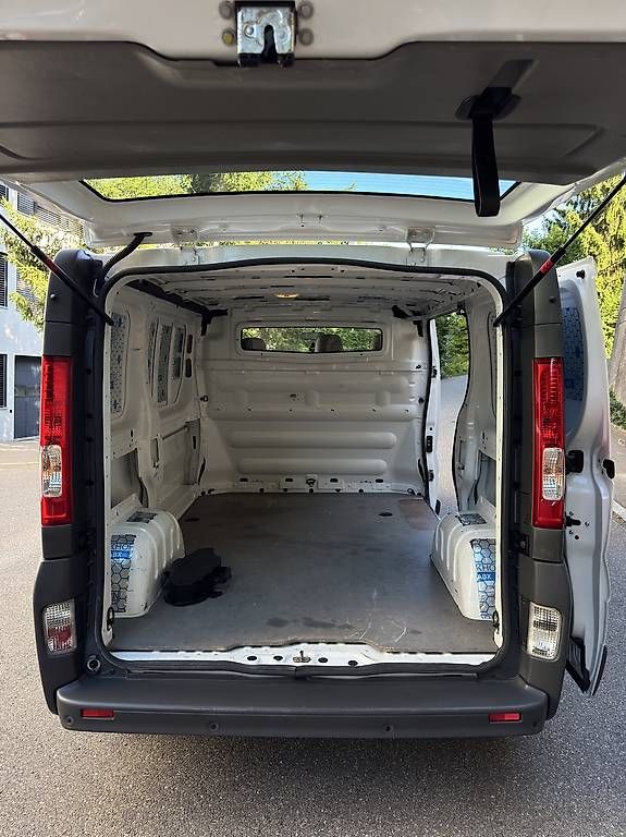 Veicoli commerciali: RENAULT Trafic T29 dCi145 – Usato da Hombrechtikon venduto da Tazzfilms 4