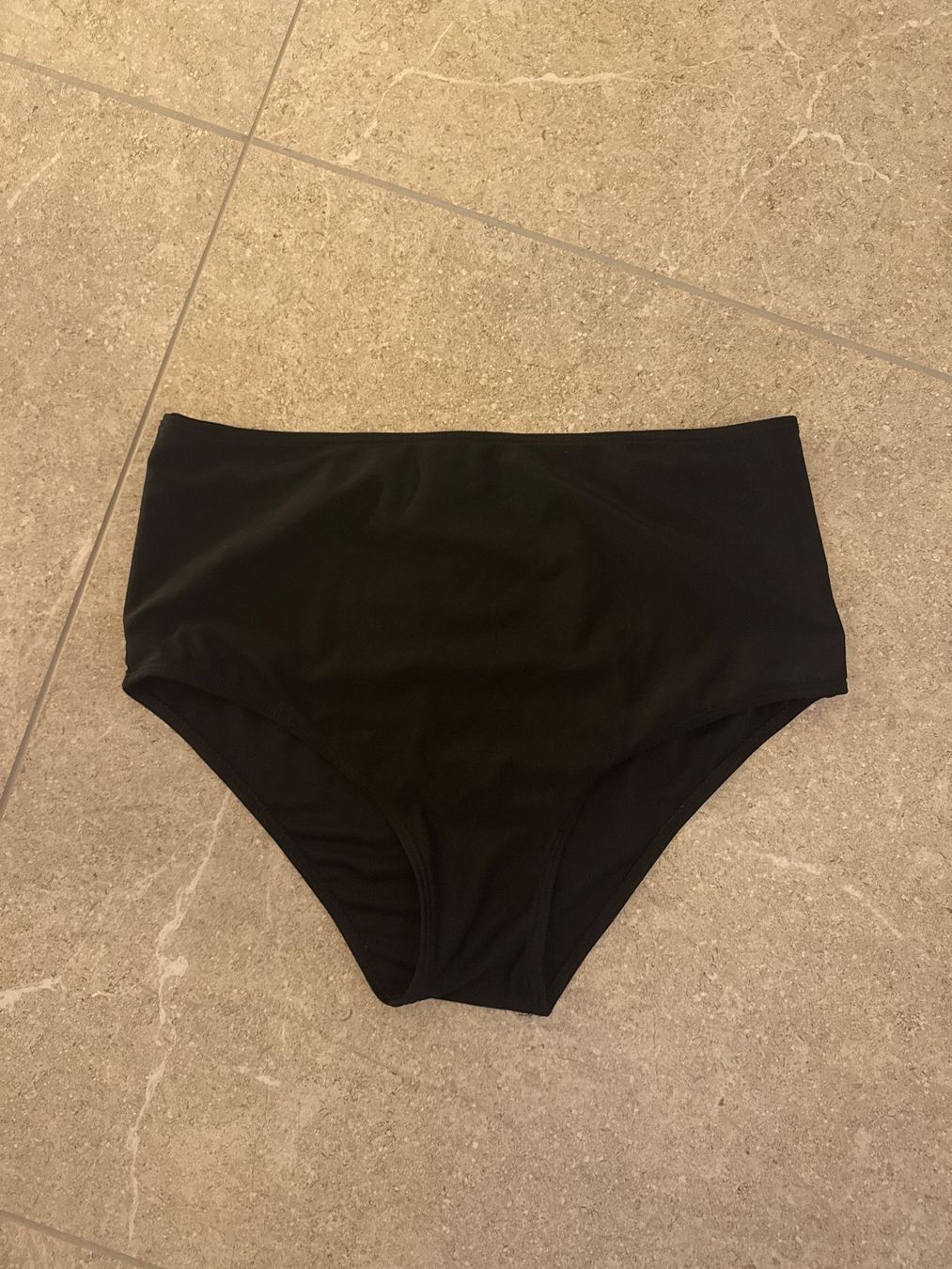 Costumi da bagno & Bikini: Sommer Bikiniunterteil schwarz, Grösse M-L – Usato da Gächlingen venduto da anjuli_123