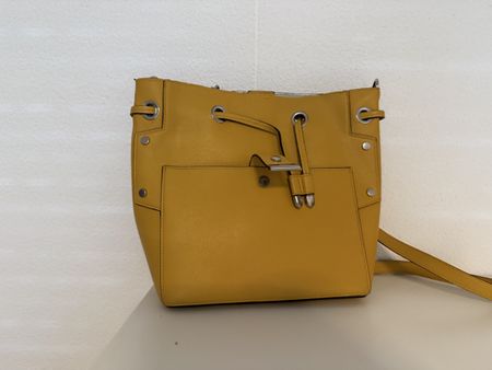 Modische Handtasche in Senfgelb - Perfekt für den Herbst!