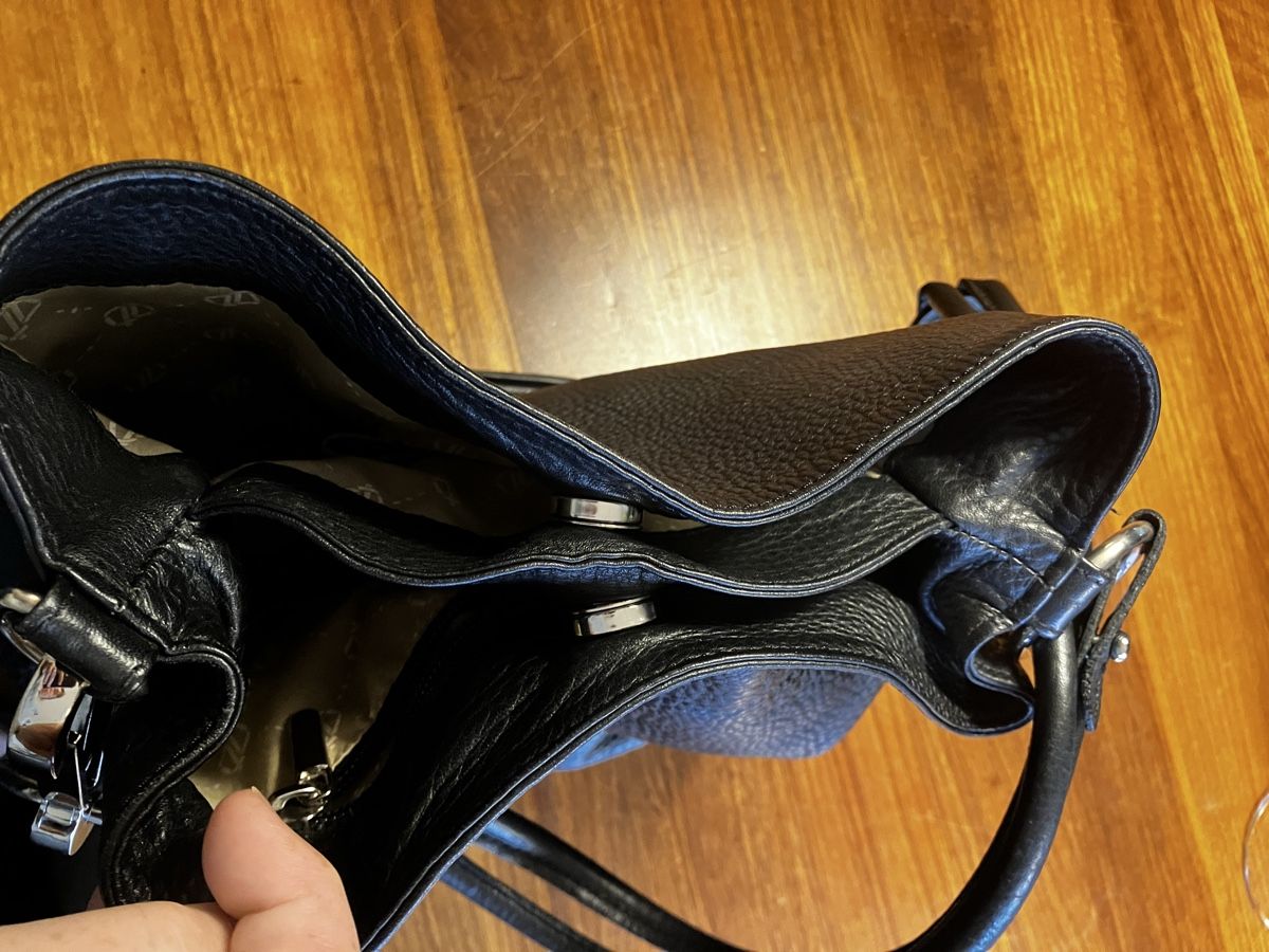 Borse da donna: Beuteltasche Leder schwarz – Usato da Herzogenbuchsee venduto da stellafarella 8